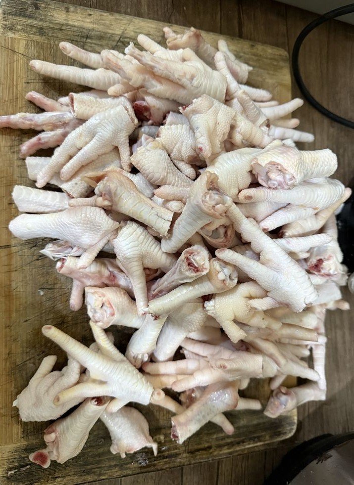 paws and feet sourced from Brazilian